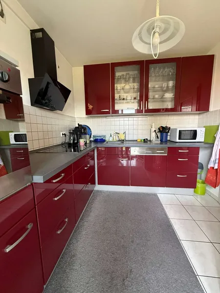 Hübsche Wohnung mit Einbauküche, Balkon und Tageslichtbad — photo 1